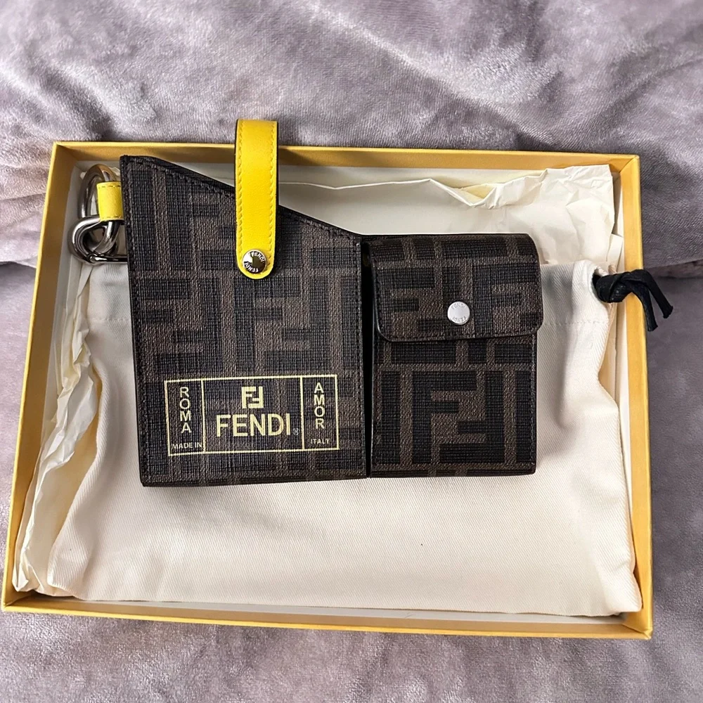 Fendi - Picture 2 of 8